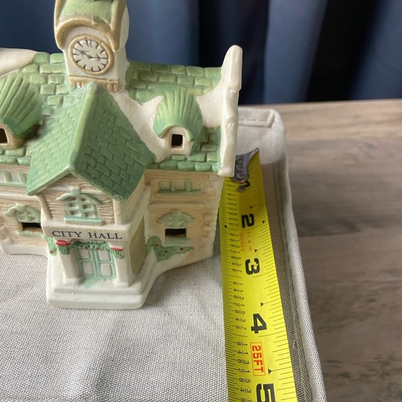 Vintage Wang"s International Ceramic Village City Hall, can be lit. - Picture 8 of 9